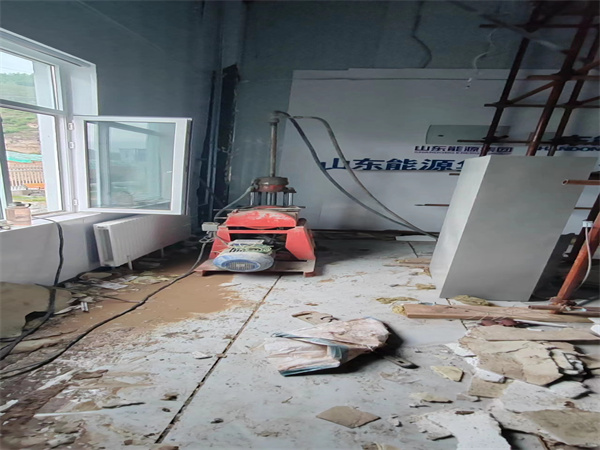 尼勒克地基基础下沉墙体裂缝加固注浆顶升施工